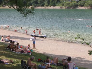 Sauerland : ****Ferienhaus HENNESEE**** : Badestrand unterhalb vom Ferienpark