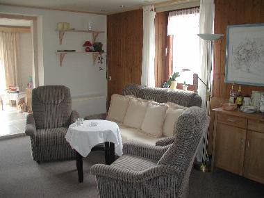 Wohnzimmer mit Ausziehcouch