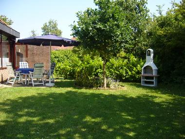 Haus mit Terrasse und einen Teil des Gartens