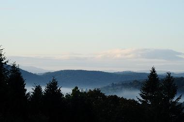 Einmaliger Blick von Veranda auf die Waldkarpaten, 360 Grad  ums Haus nur Wald und Berge