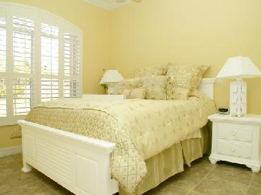 guest bedrooms with queen-bedroom