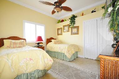 guest bedroom with 2 twin beds