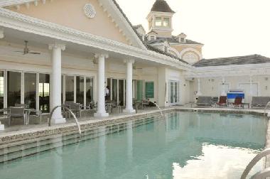 Swimmingpool auf der Dachterrasse