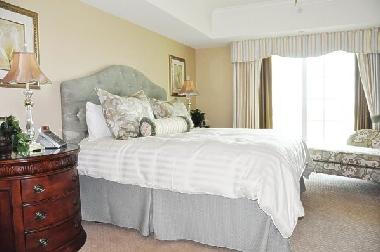 Schlafzimmer mit King-Bett