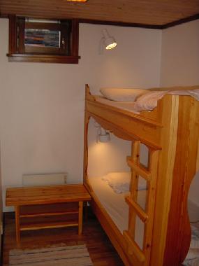 Dazu kommen zwei Schlafzimmer mit je einem Etagenbett. Unten bequeme Federkernmatratzen.