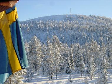 Das Ferienhaus hat eine wunderbar unbehinderte Aussicht �ber das Massiv V�stra Kalven ...