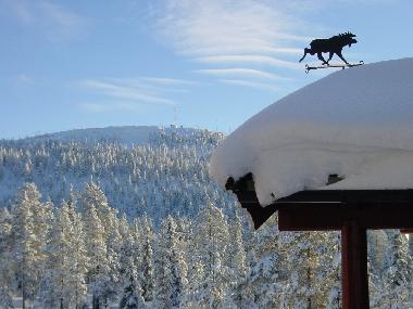 Das Ferienhaus hat eine wunderbar unbehinderte Aussicht �ber das Massiv V�stra Kalven ...