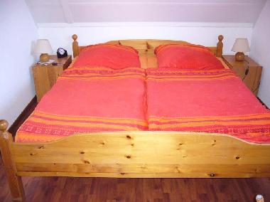 Schlafzimmer mit Doppelbett 180 x 200