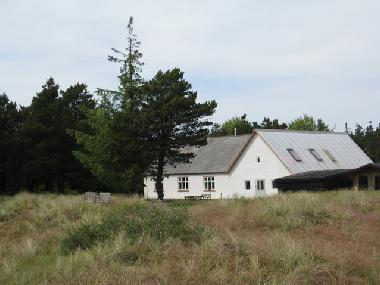 Das Haus aus einer kleinen Entfernung gesehen