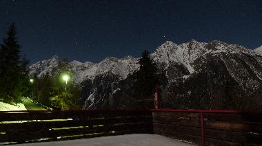 Blick von der Terrasse bei Nacht
