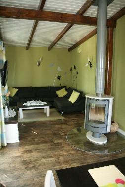 Kamin und Wohnzimmer