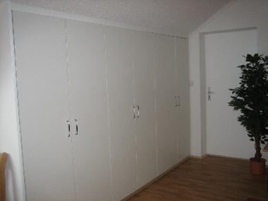 Einbauschrank mit Durchgang zum 2. Zimmer