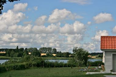 Fliederuferhaus mit Noldehimmel