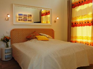 Schlafzimmer mit Doppelbett