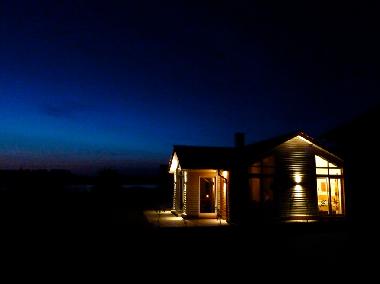 Mittsommernacht im Fliederuferhaus
