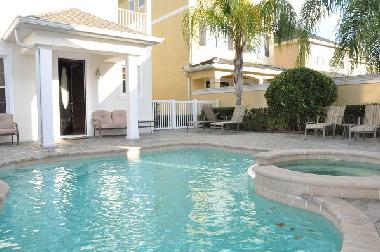 Swimmingpool mit Whirlpool