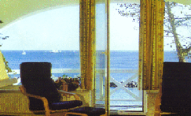 Den weiten Blick aufs Meer von Ihrem Balkon aus