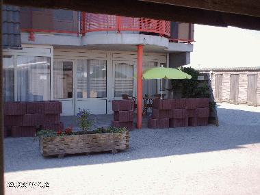 Terrasse und Eingangsbereich