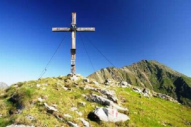 Zahlreiche Berggipfel k�nnen erreicht werden.