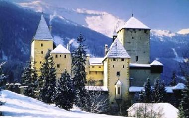 Die Burg Mauterndorf ist sowohl im Winter als auch im Sommer ein lohnendes Ausflugsziel.