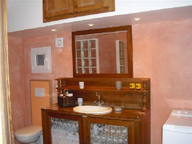 Bad mit Dusche/Waschmaschine