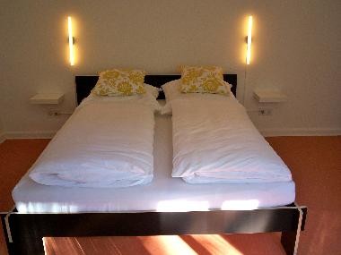 Schlafzimmer mit Doppelbett 160 x 200 cm