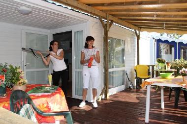 Die ueberdachte Veranda vom Chalet 8,10 m X 4 m mit Loggia und Veranda