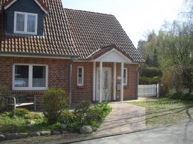 Eingang Ferienhaus BUTEN mit PKW Stellplatz