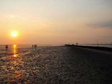 Sonnenuntergang bei Ebbe