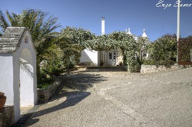 Hof mit Trullihaus "Calongo"