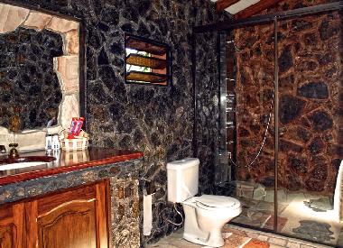 Badezimmer mit Dusche