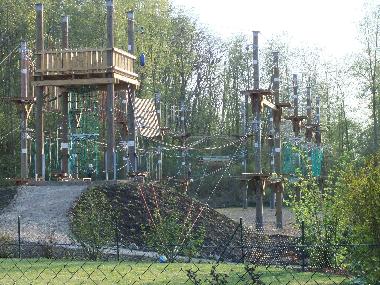 Ostern 2011 wurde ein neuer Kletterseilgarten im Ferienwohnpark er�ffnet