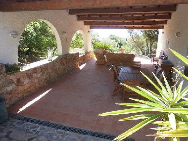 Weitere gro�e �berdachte Terrasse