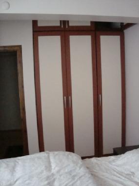 Schlafzimmer- Schrank (integriert in der Wand)