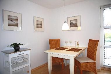 gem�tliche Essecke neben dem Zugang zum Balkon