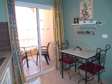 E�ecke in der K�che mit Zugang zum kleinen Balkon