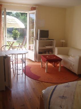 Studio 1 mit Ausgang zur Terrasse 