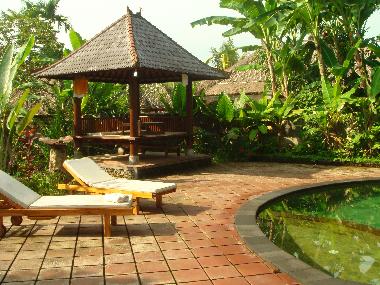 relaxen und sonnen am Pool