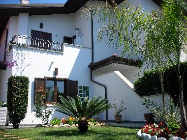 Vorne Haus Ansicht von links