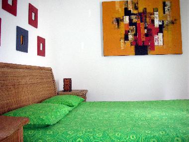 Zweites Schlafzimmer mit Doppelbett anzeigen