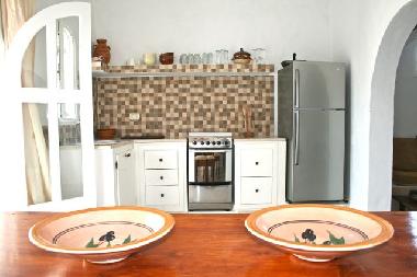 Wohnk�che mit Gasherd, Backofen und K�hl-/Gefrierkombination