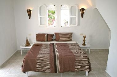 1. Schlafzimmer im Erdgeschoss mit Nische f�r ein 3. Bett.