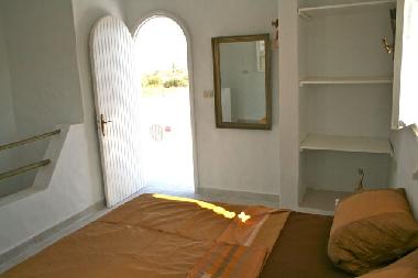 2. Schlafzimmer mit T�r zur eigenen, gro�en Dachterrasse.