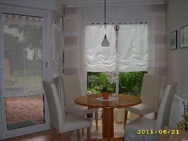Essecke mit Blick ins Gruene