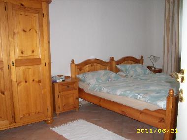 Schlafzimmer mit 2 Betten