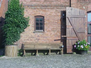 Sitzbank in der Abendsonne