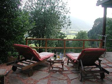 Terrasse mit Blick ins Tal
