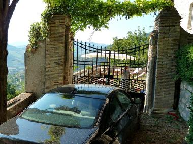 Schloss / Burg in Pievebovigliana (Macerata) oder Ferienwohnung oder Ferienhaus