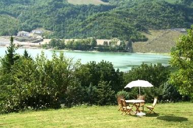 Schloss / Burg in Pievebovigliana (Macerata) oder Ferienwohnung oder Ferienhaus