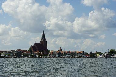 Blick vom Bodden auf Barth